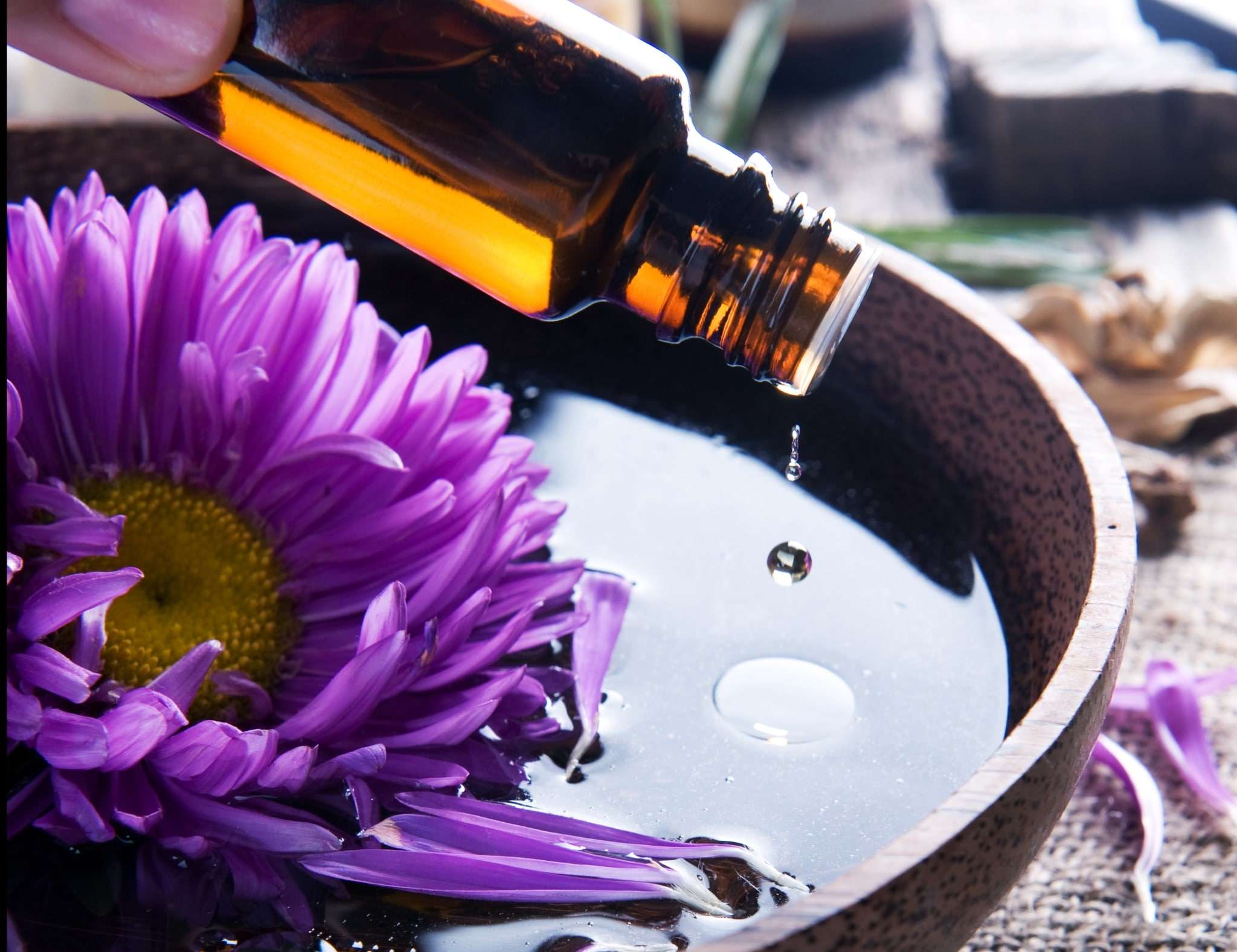 5 Health Benefits of Using Bathing Oils Featured Image
